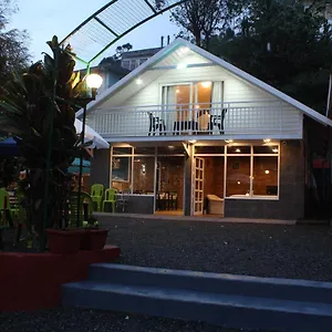 Hotel Golden, Munnar